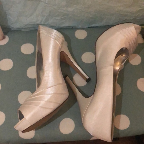 Jacqueline Ferrar White Bridal Dante Pumps - Picture 2 of 7